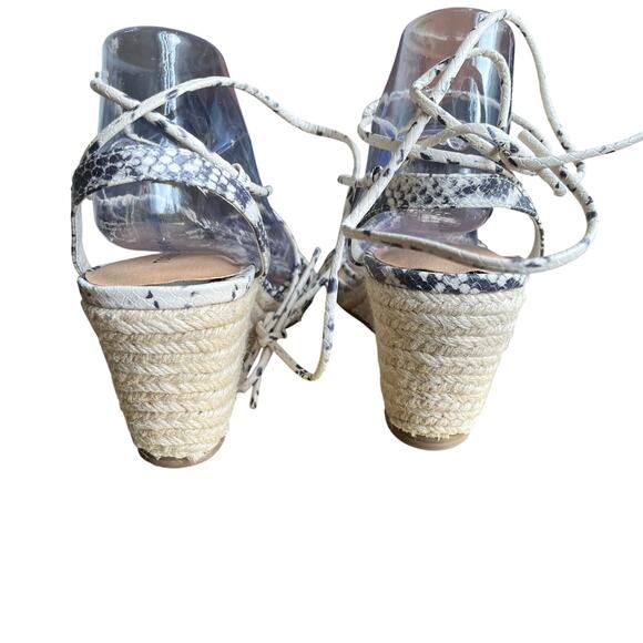 Torrid Ankle Wrap Sandals Wedge 8.5 Wide Neutral Tan Snake Print Strappy Jute - Picture 5 of 9